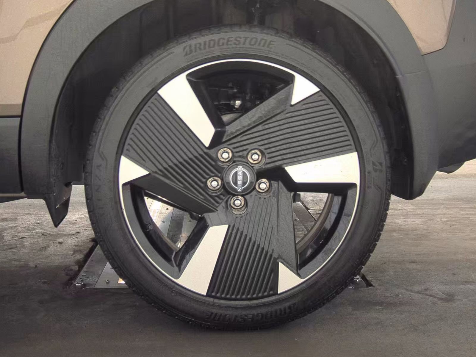 Used 2025 Nissan Kicks SR AWD/4WD image 13