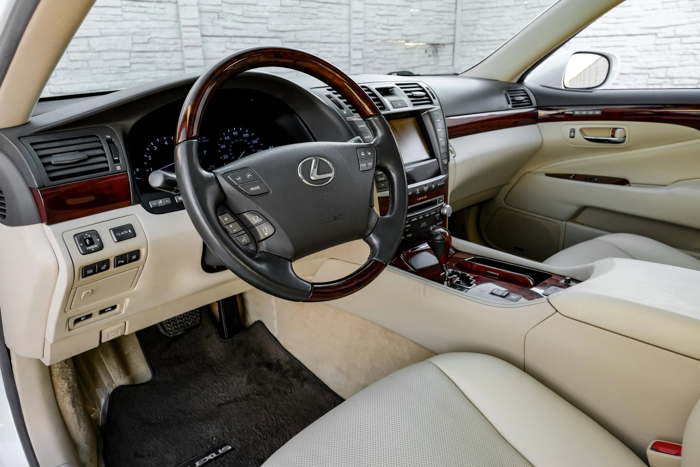 Used 2012 Lexus LS 460 image 3