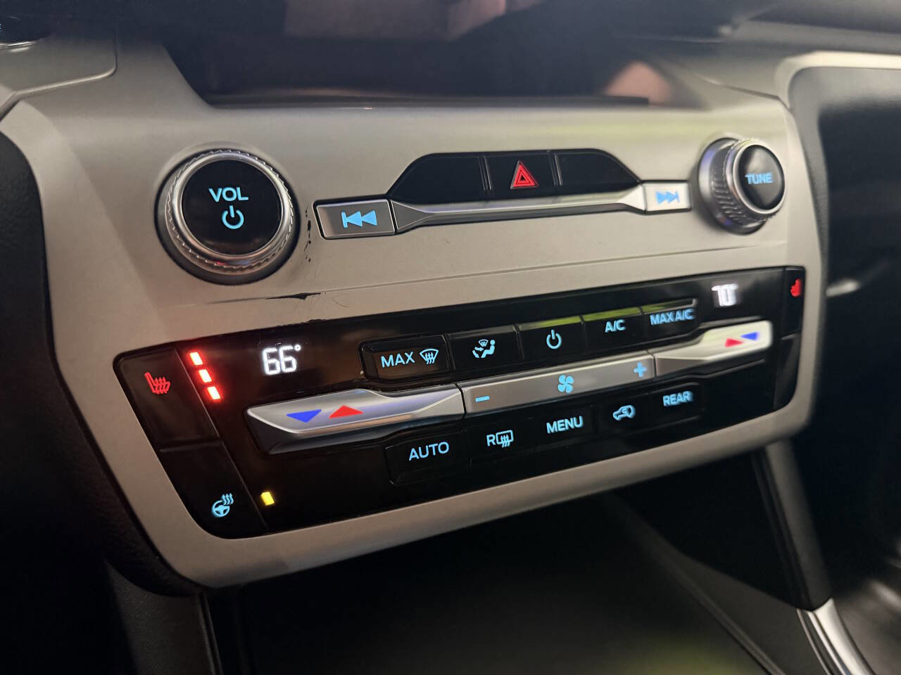 Used 2021 Ford Explorer XLT w/ Equipment Group 202A image 23