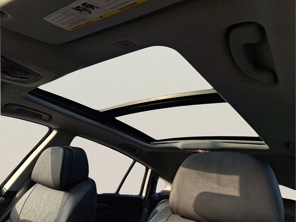 Used 2012 BMW 550i Gran Turismo xDrive image 12