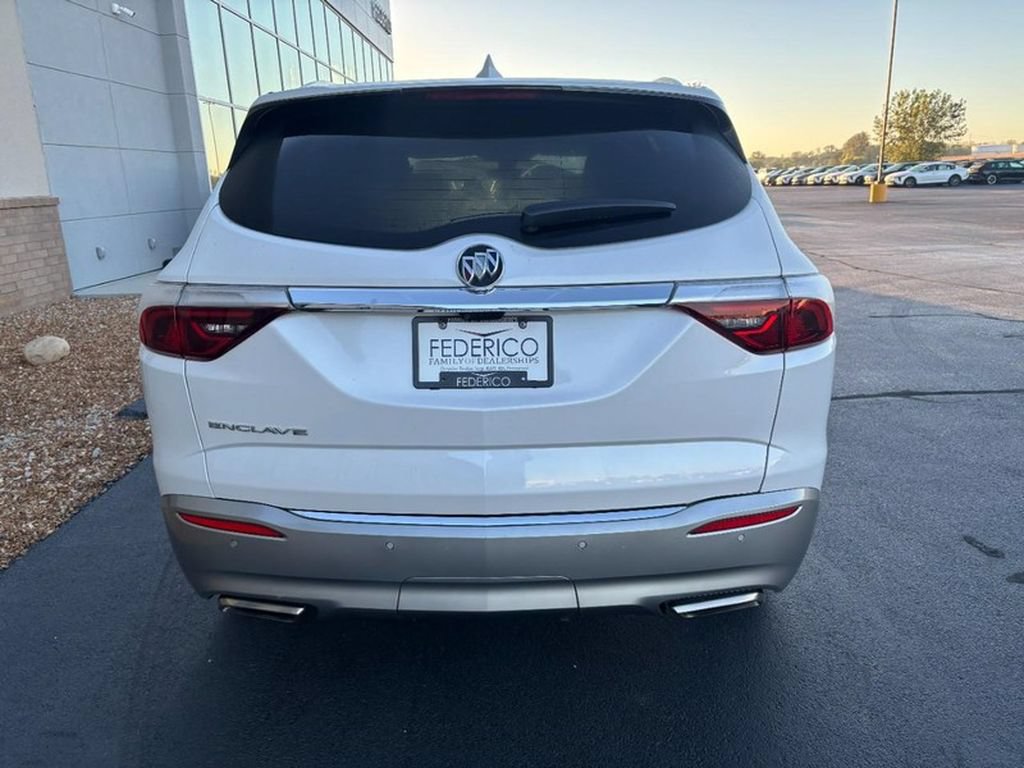 Used 2022 Buick Enclave Premium w/ Experience Buick Package FWD image 4