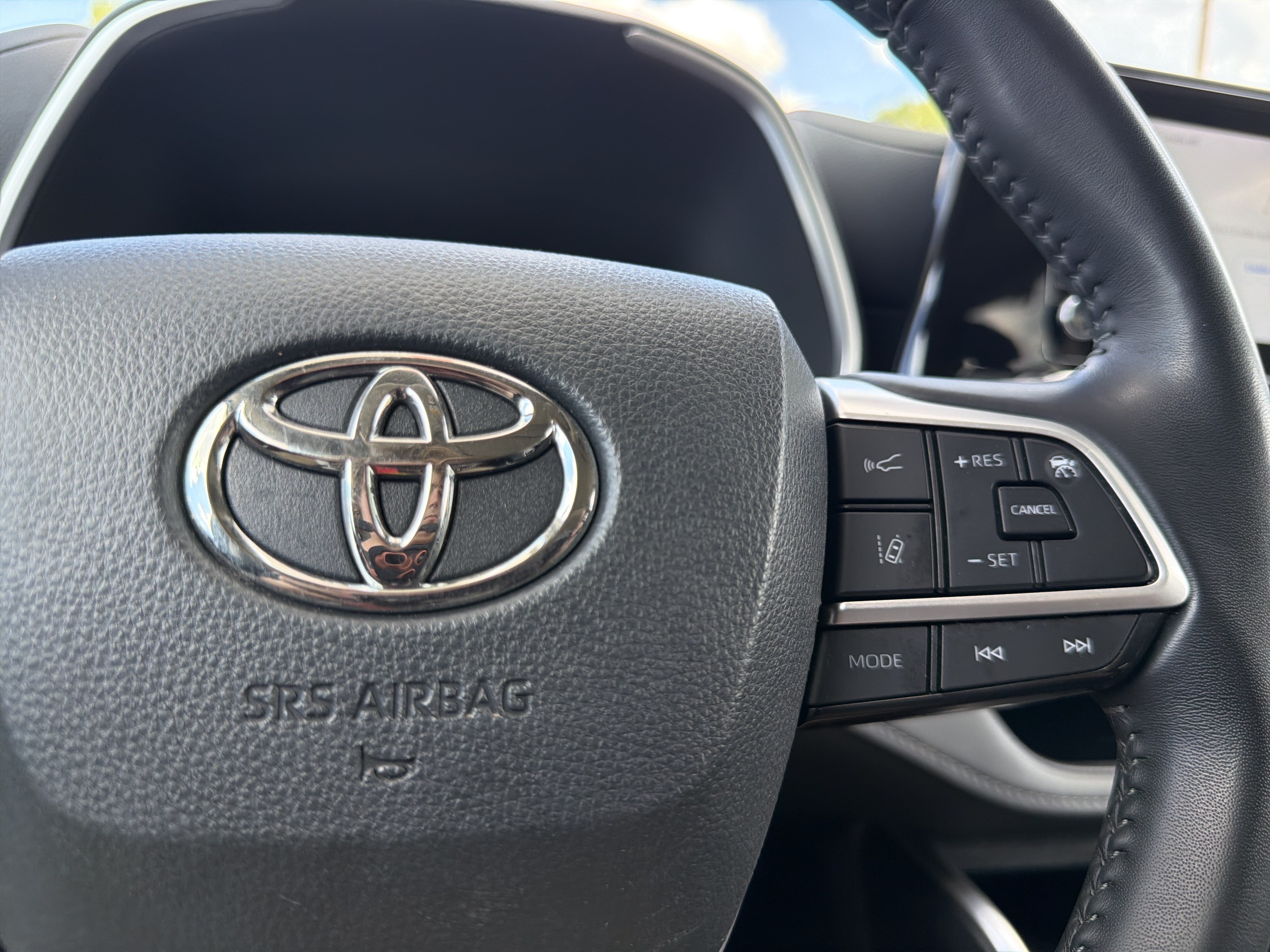 Certified 2025 Toyota Highlander XLE FWD image 11