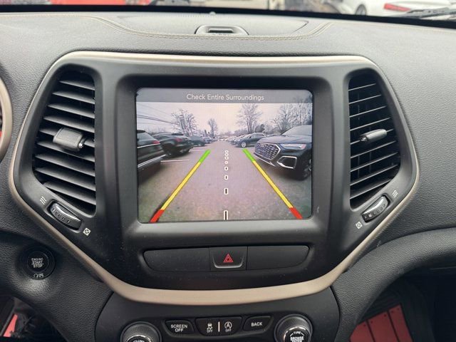 Used 2016 Jeep Cherokee Limited image 18