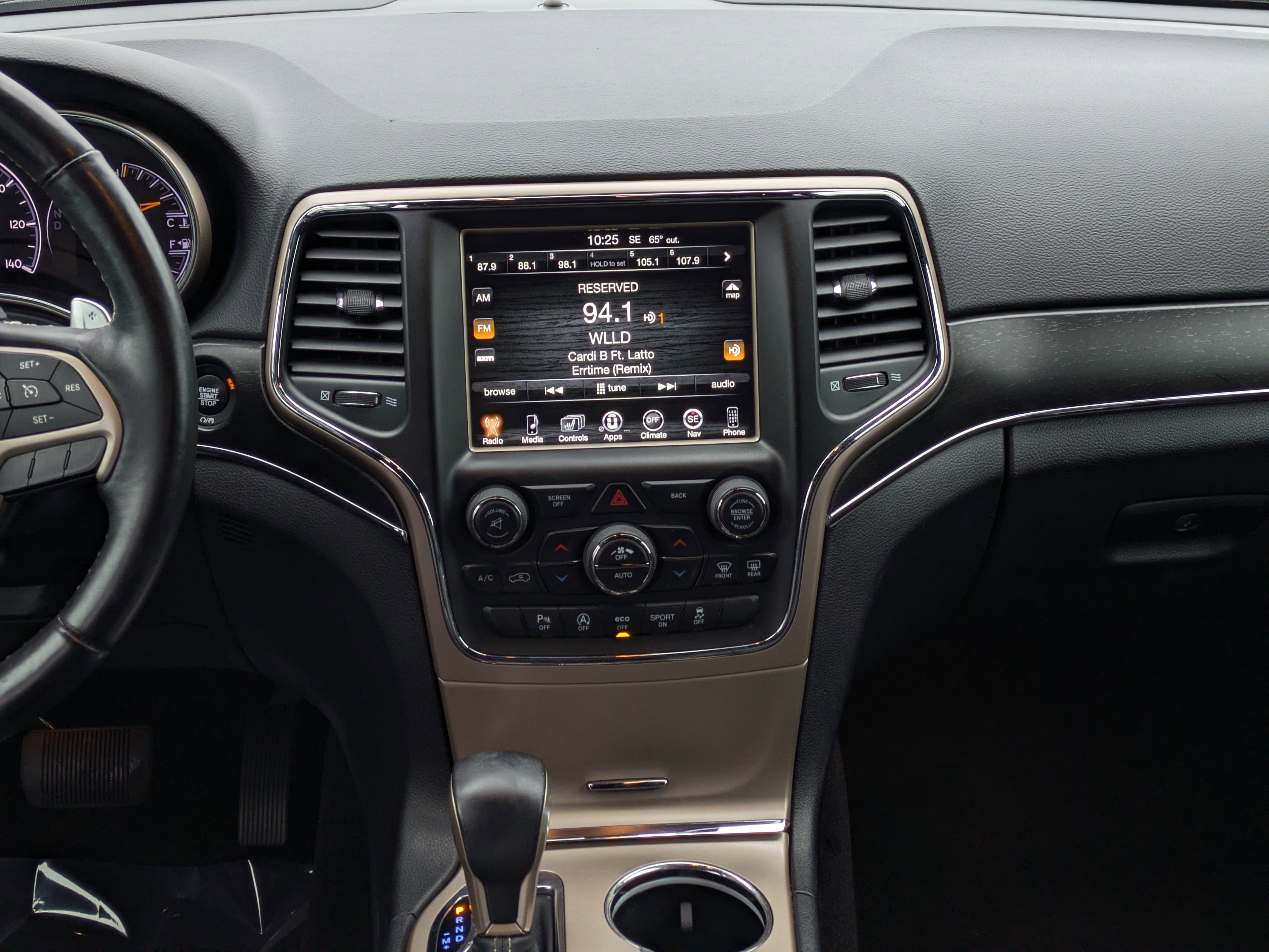 Used 2017 Jeep Grand Cherokee Limited image 19