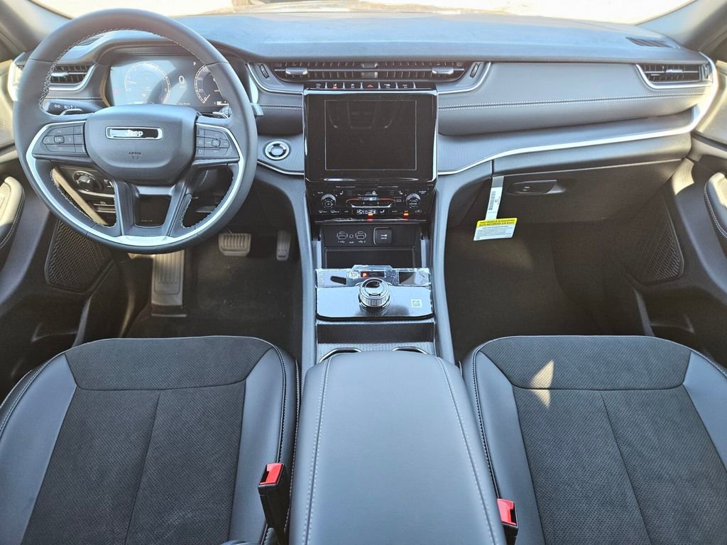 New 2025 Jeep Grand Cherokee Altitude image 12