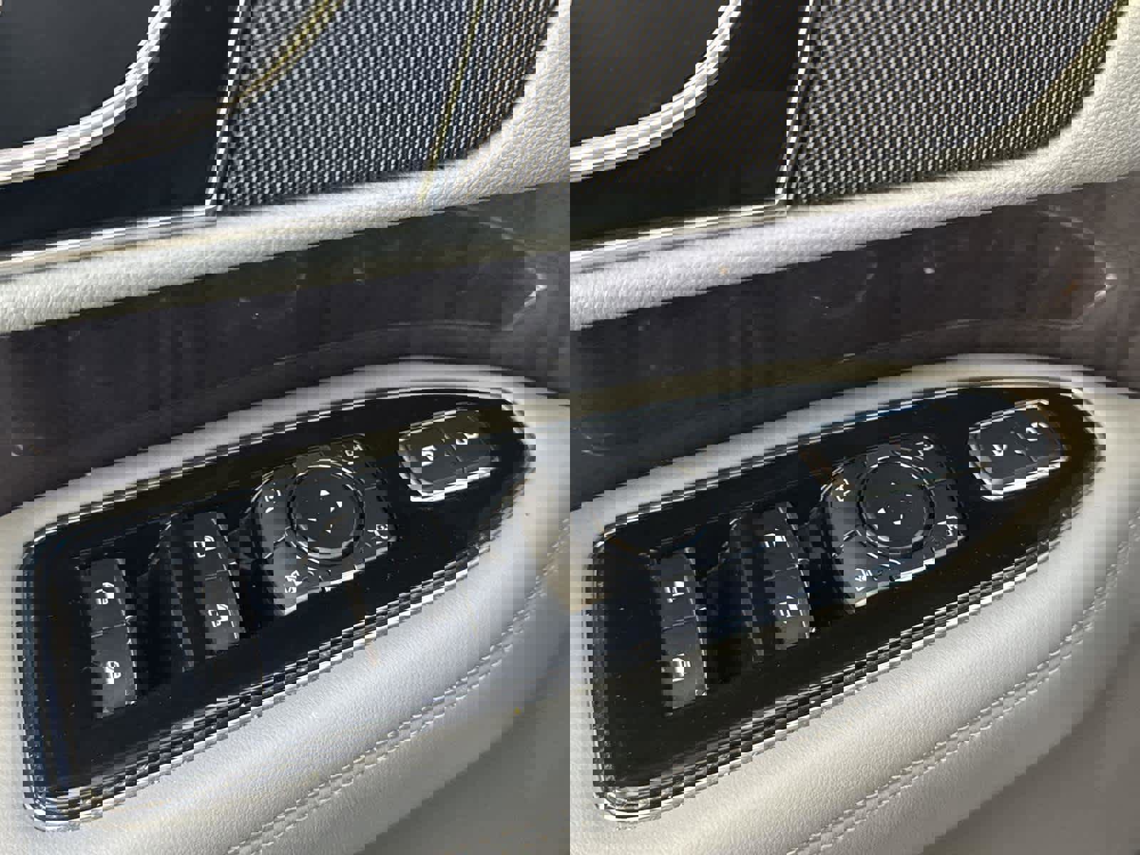 Used 2019 Lincoln Navigator Select image 23