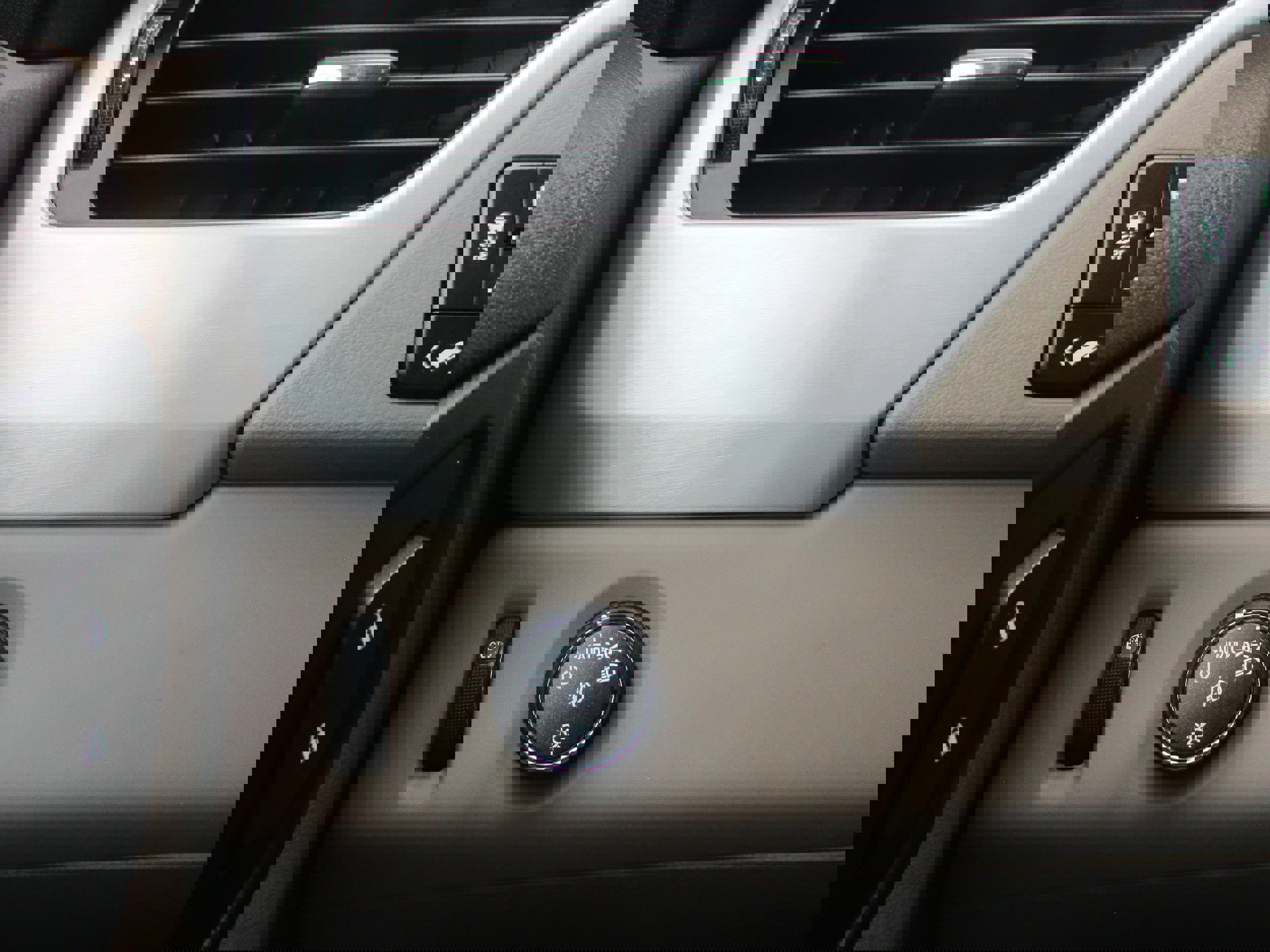 Used 2018 GMC Yukon XL SLT image 19