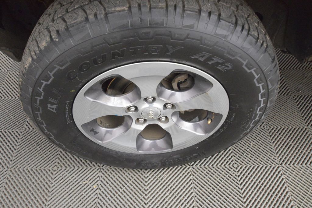 Used 2016 Jeep Wrangler Unlimited Sahara image 21