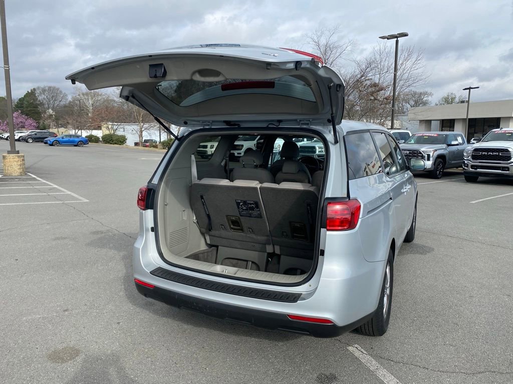 Used 2021 Kia Sedona LX image 9