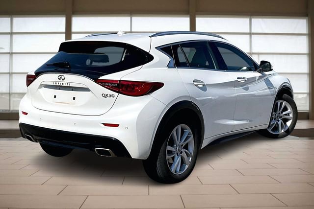 Used 2018 INFINITI QX30 Premium w/ Navigation Package image 2