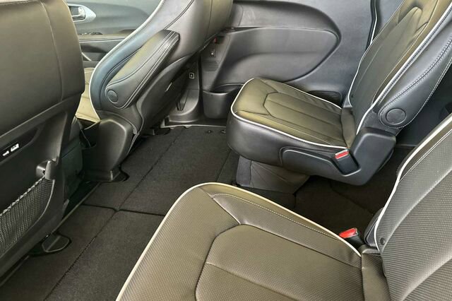 New 2026 Chrysler Pacifica Limited w/ S Appearance Package image 9