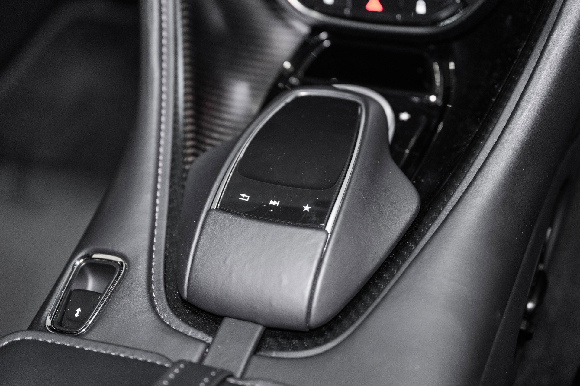 Used 2023 Aston Martin DBS Coupe RWD image 31