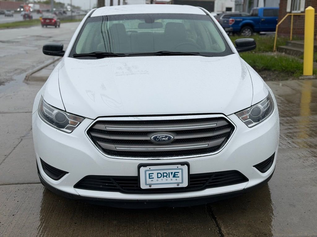 Used 2017 Ford Taurus SE FWD image 2