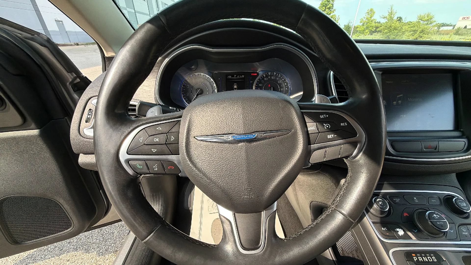 Used 2017 Chrysler 200 Limited Platinum w/ Comfort & Convenience Group FWD image 17