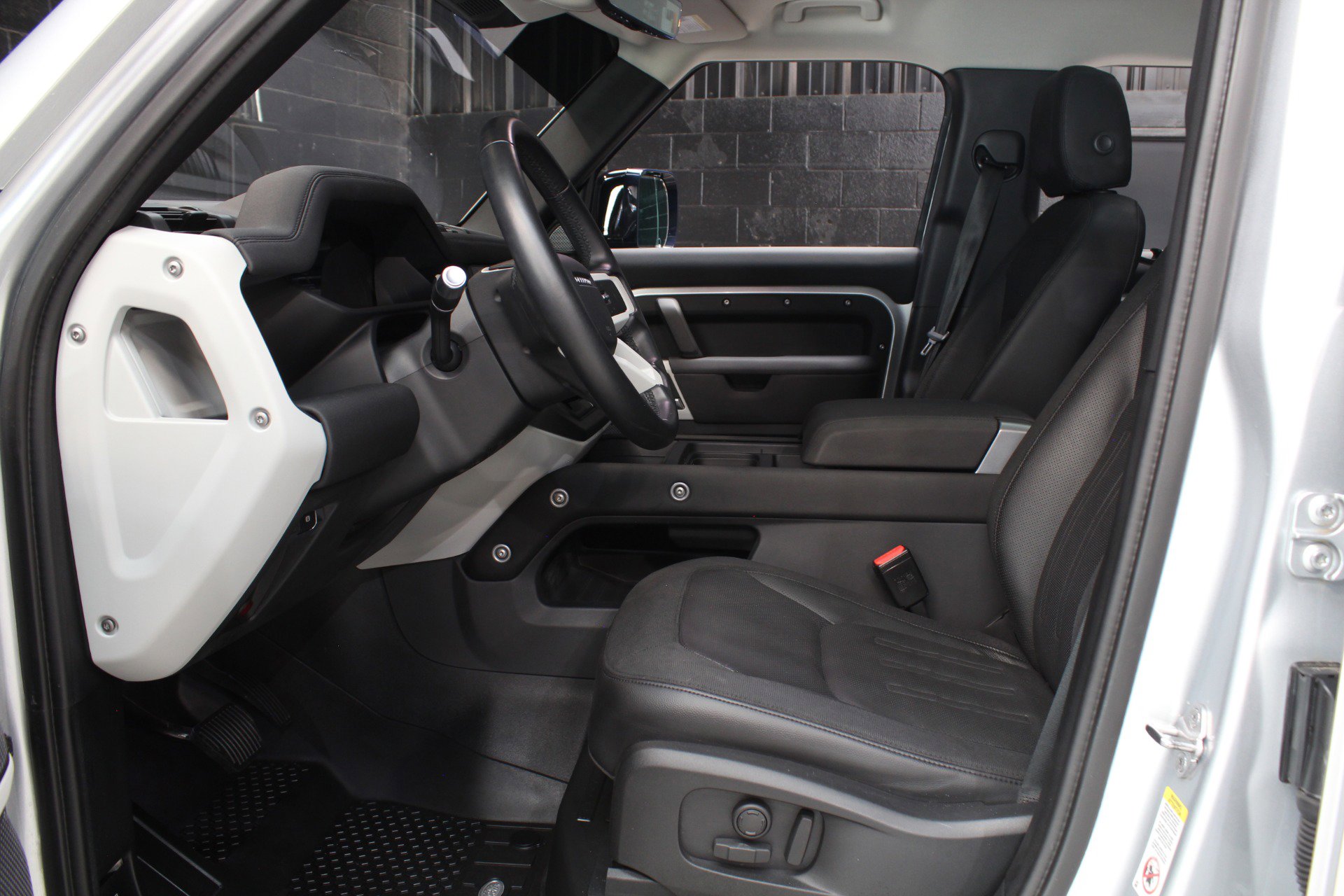 Used 2020 Land Rover Defender 110 First Edition AWD/4WD image 42
