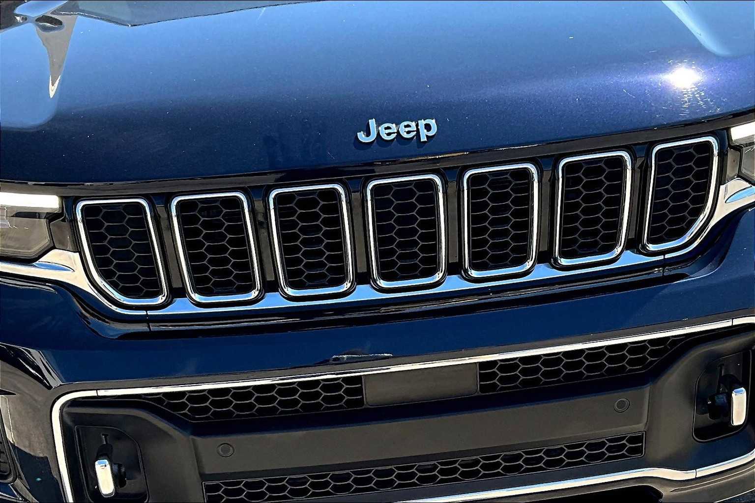 Used 2024 Jeep Grand Cherokee L Overland w/ Trailer Tow Package image 57