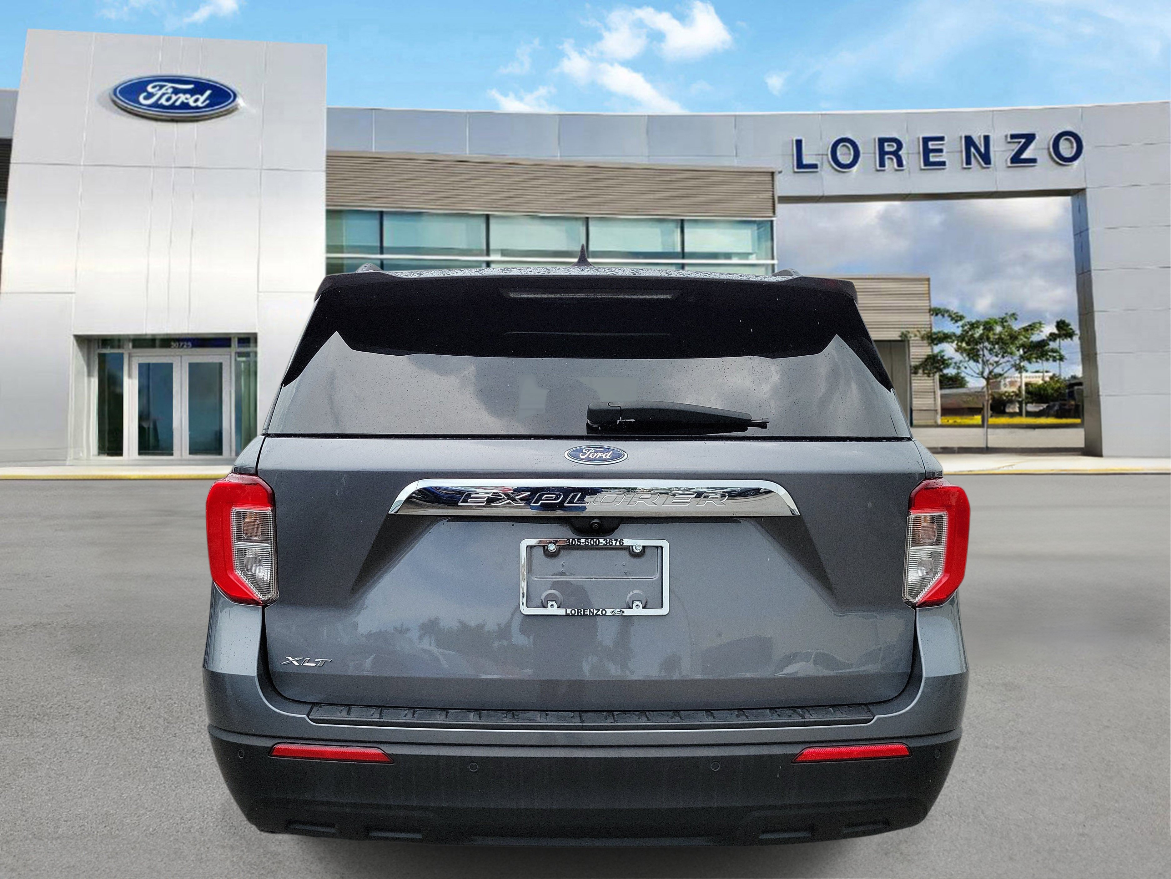 Certified 2024 Ford Explorer XLT RWD image 6