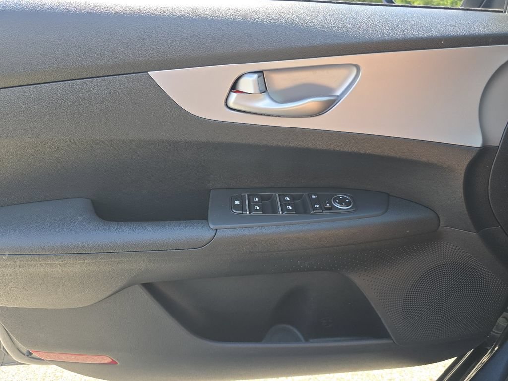 Used 2023 Kia Forte LXS FWD image 21