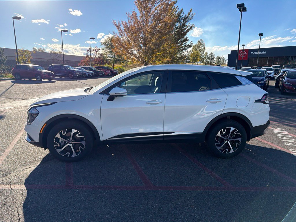 Used 2023 Kia Sportage EX AWD/4WD image 3
