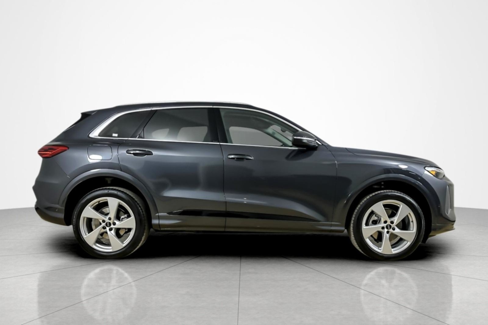 Used 2025 Audi Q5 Premium Plus w/ Premium Plus AWD/4WD image 6