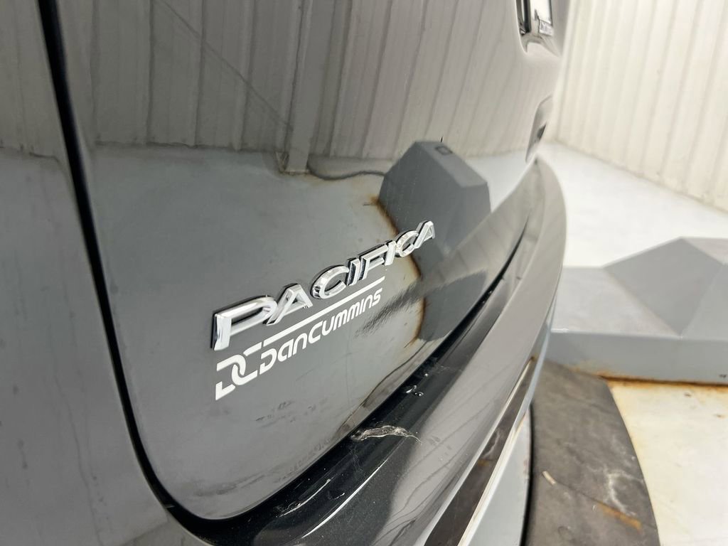 Used 2022 Chrysler Pacifica Touring-L FWD image 26