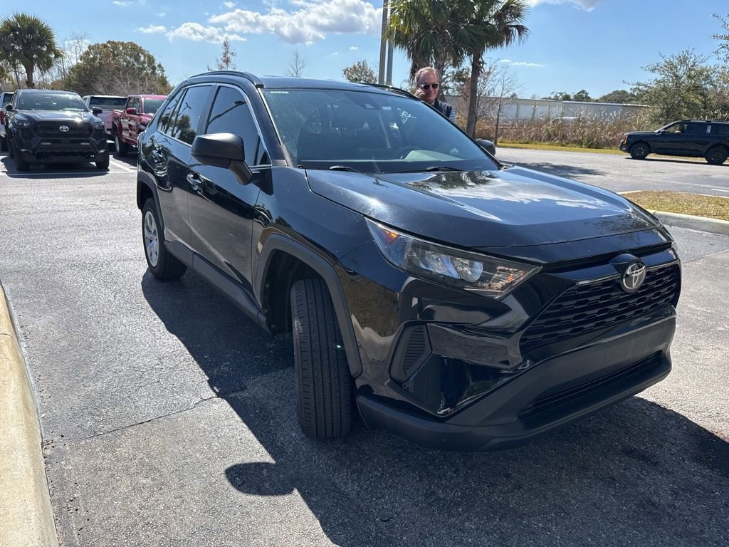 Used 2021 Toyota RAV4 LE FWD image 6