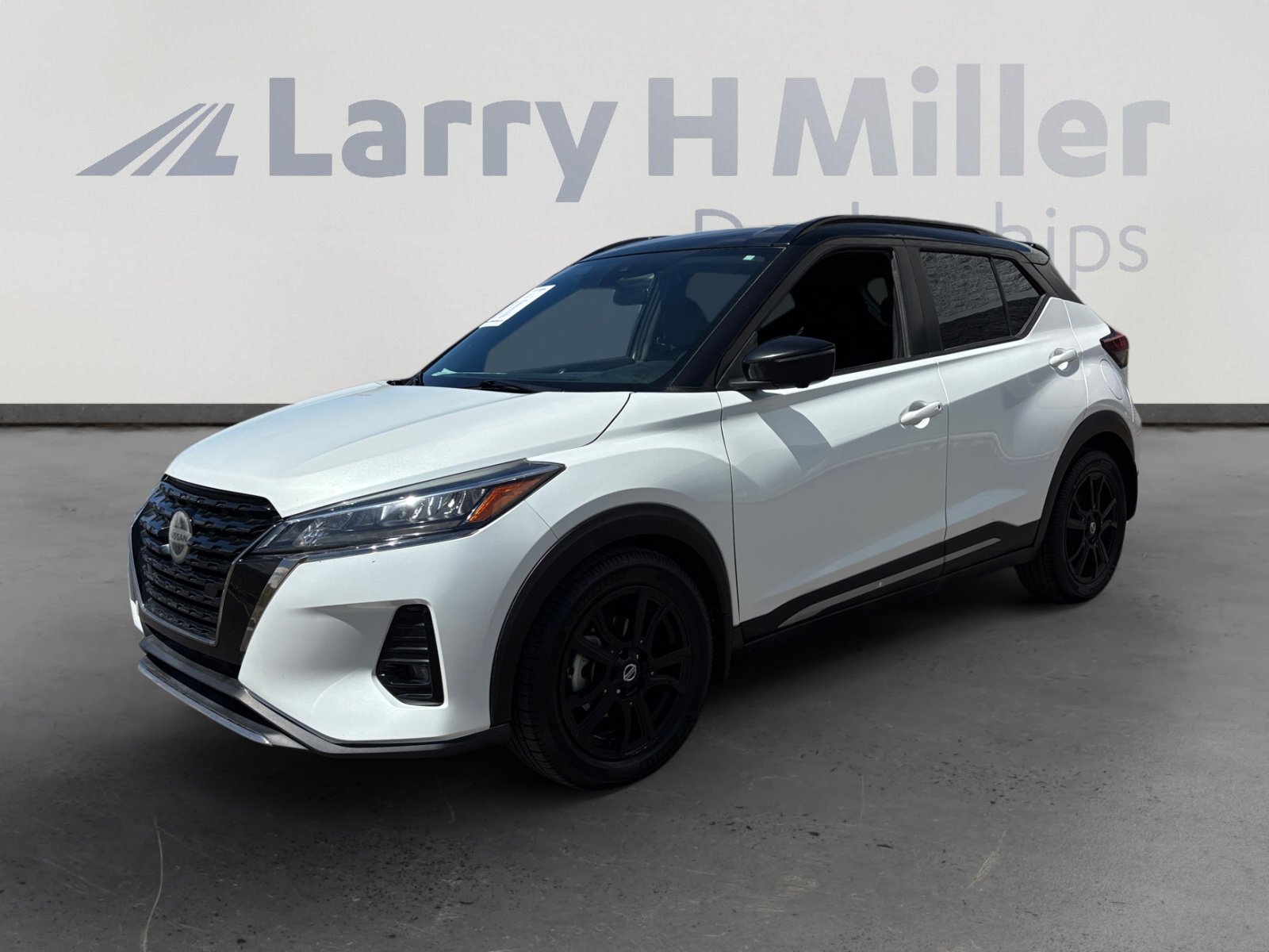 Used 2021 Nissan Kicks SR FWD image 1
