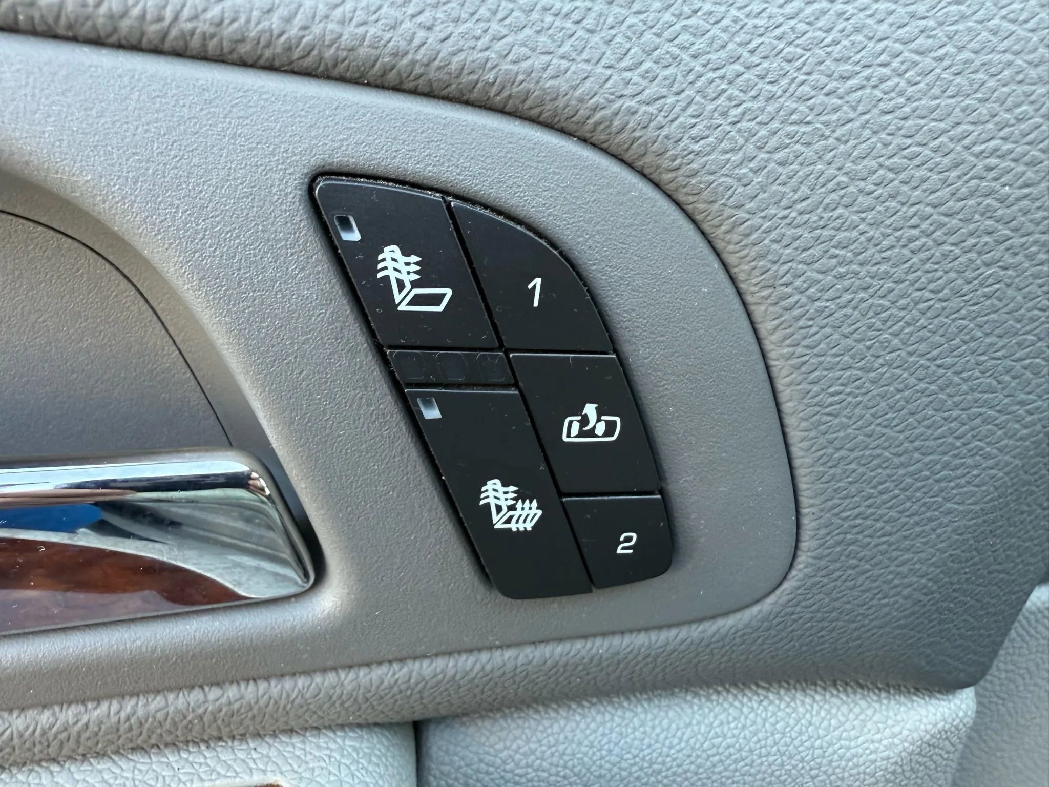 Used 2008 Chevrolet Suburban LTZ w/ LTZ Preferred Equipment Group image 9