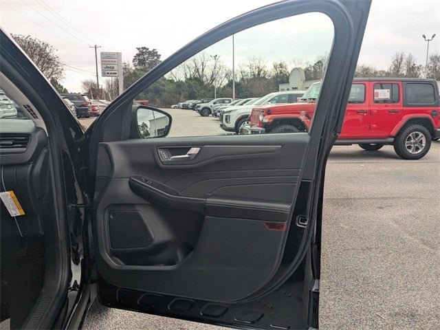 New 2026 Ford Escape SE image 32