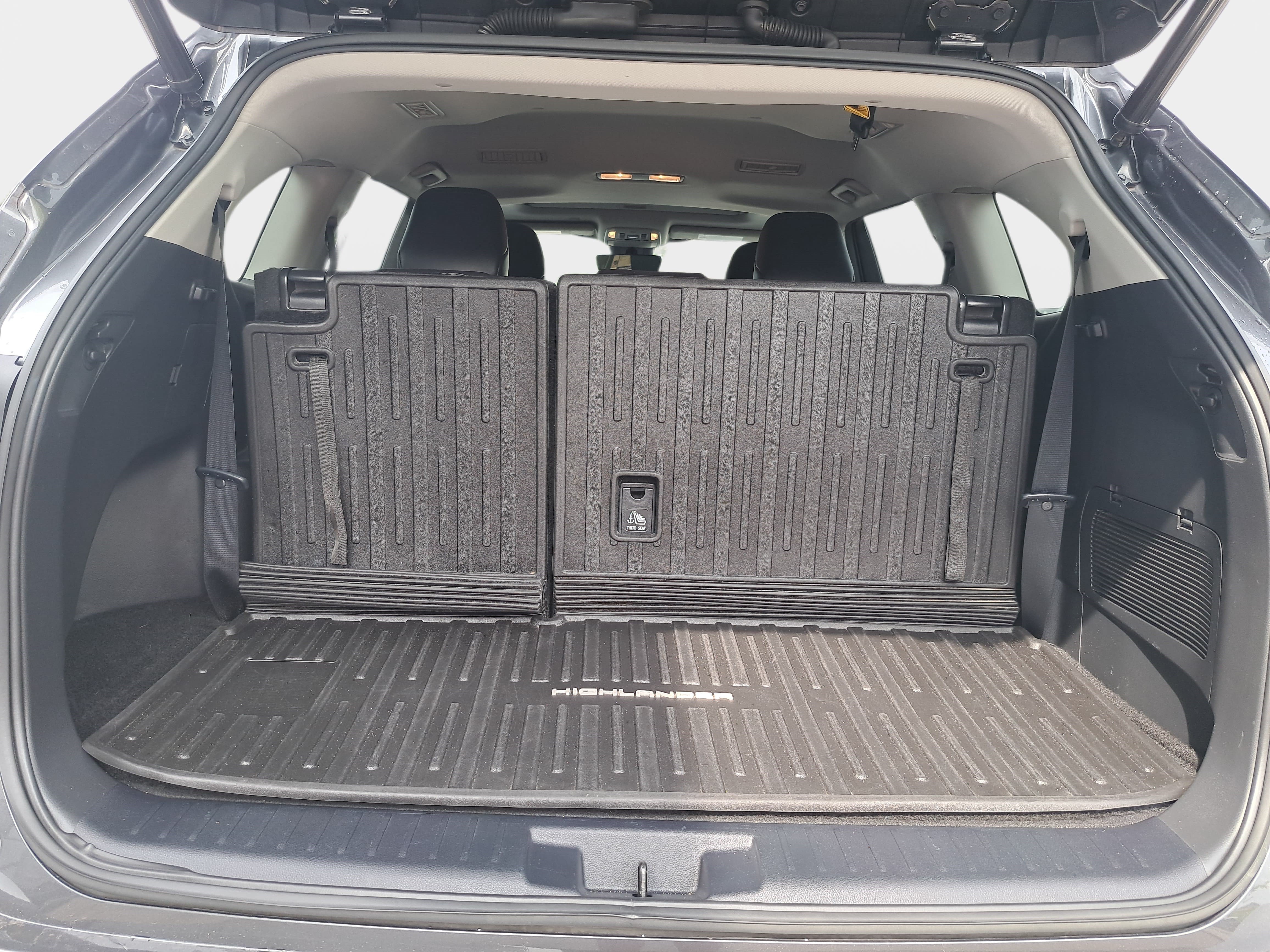 Used 2021 Toyota Highlander XLE FWD image 13