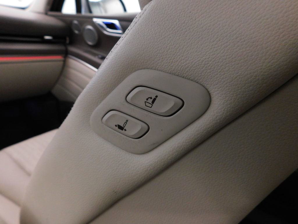 Used 2024 Genesis GV80 2.5T w/ Prestige Package image 19