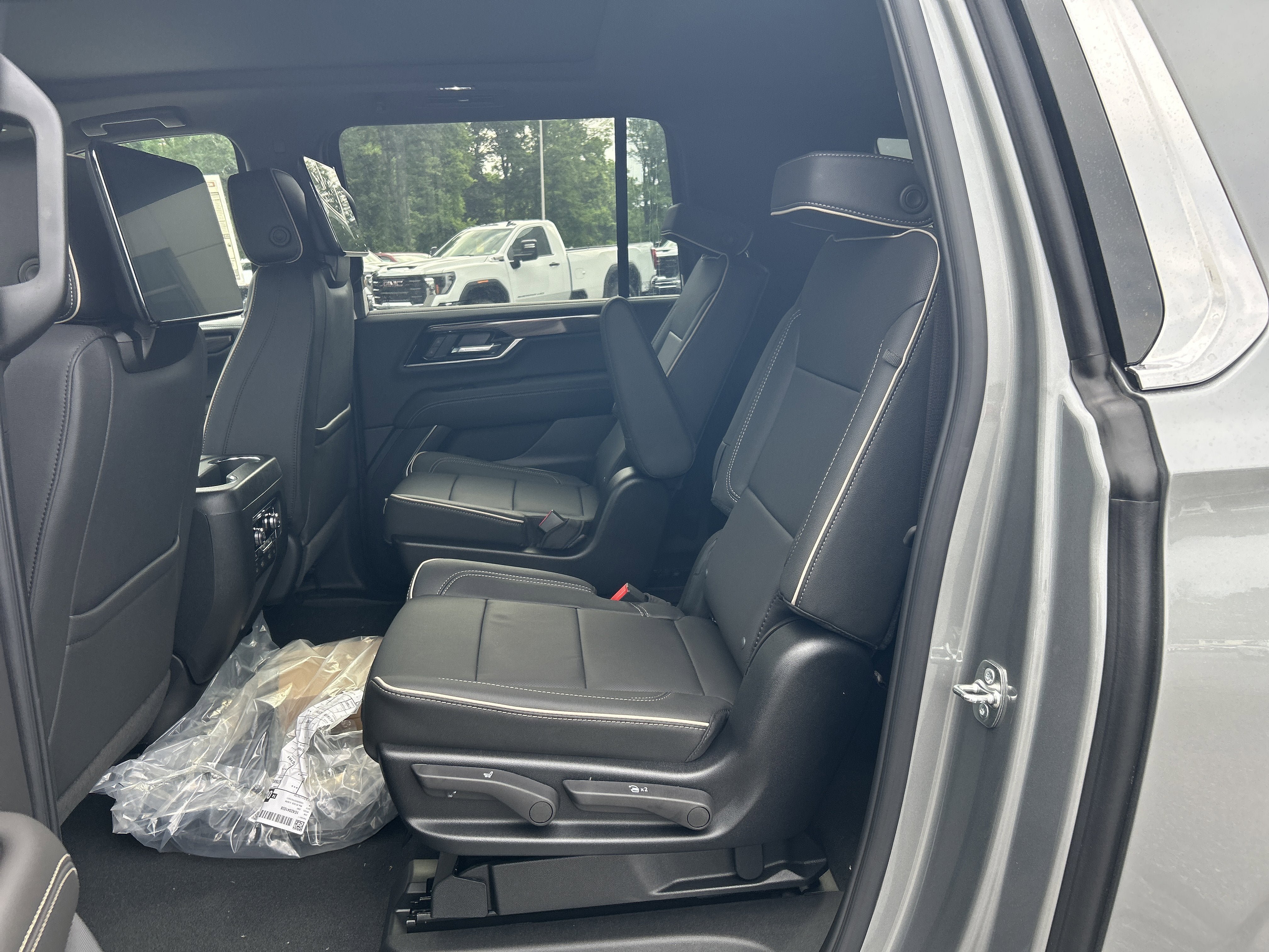 New 2026 GMC Yukon XL Elevation w/ Elevation Premium Package AWD/4WD image 45