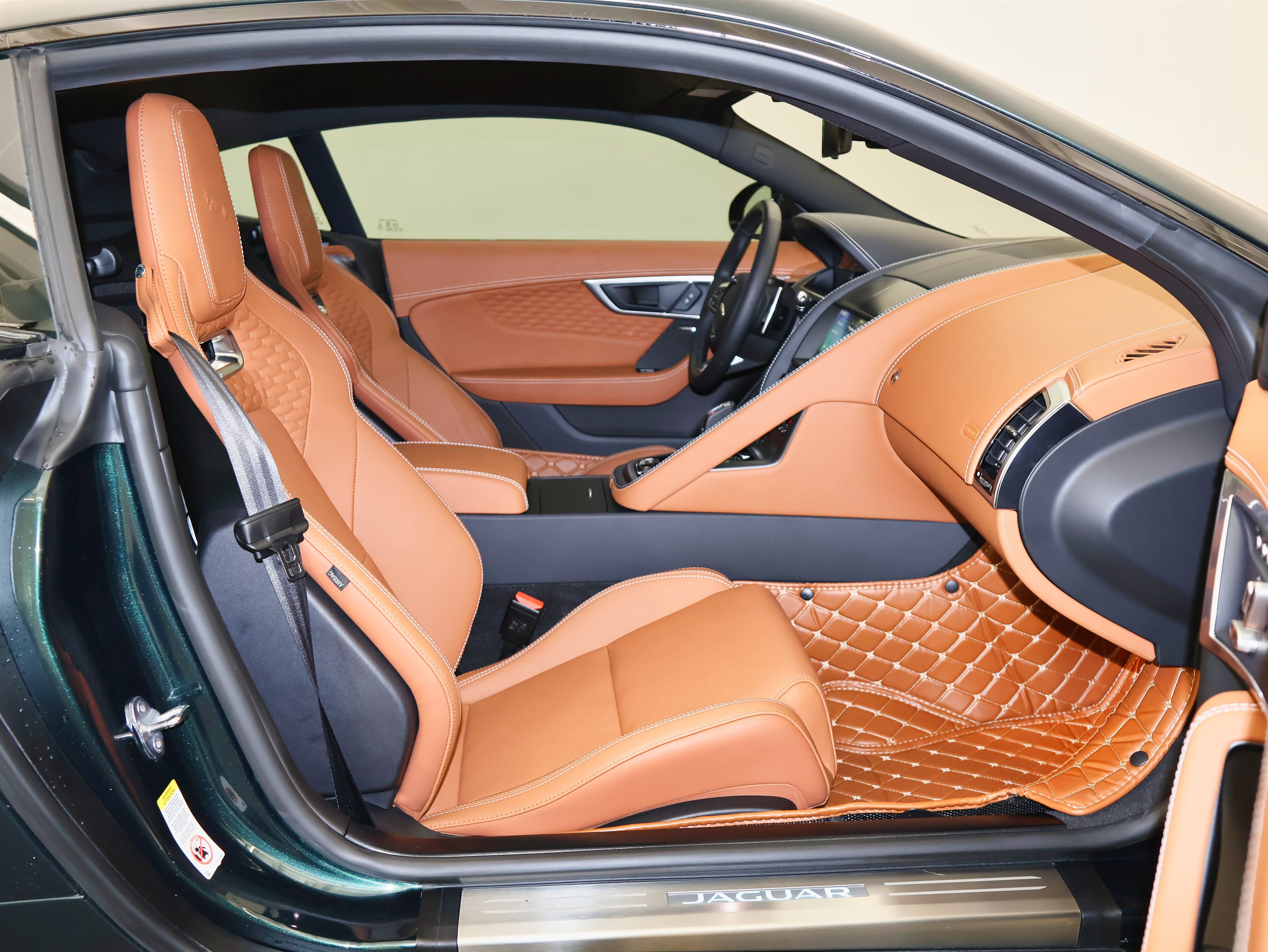 Used 2023 Jaguar F-TYPE R image 24