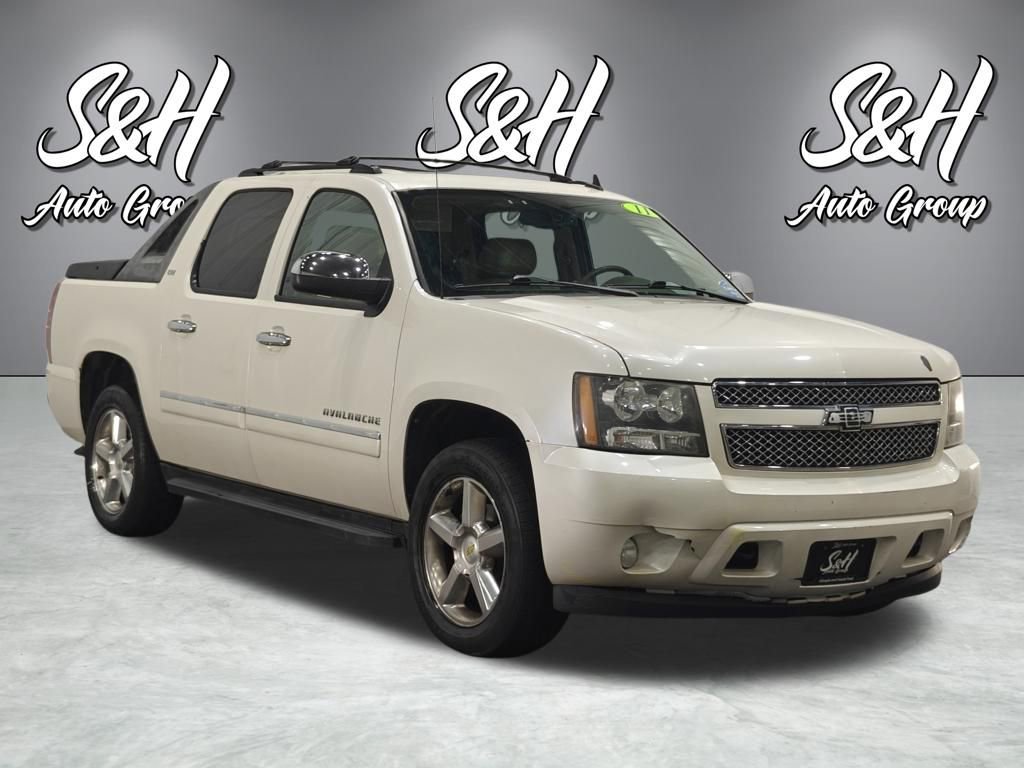 Used 2011 Chevrolet Avalanche LTZ AWD/4WD image 2
