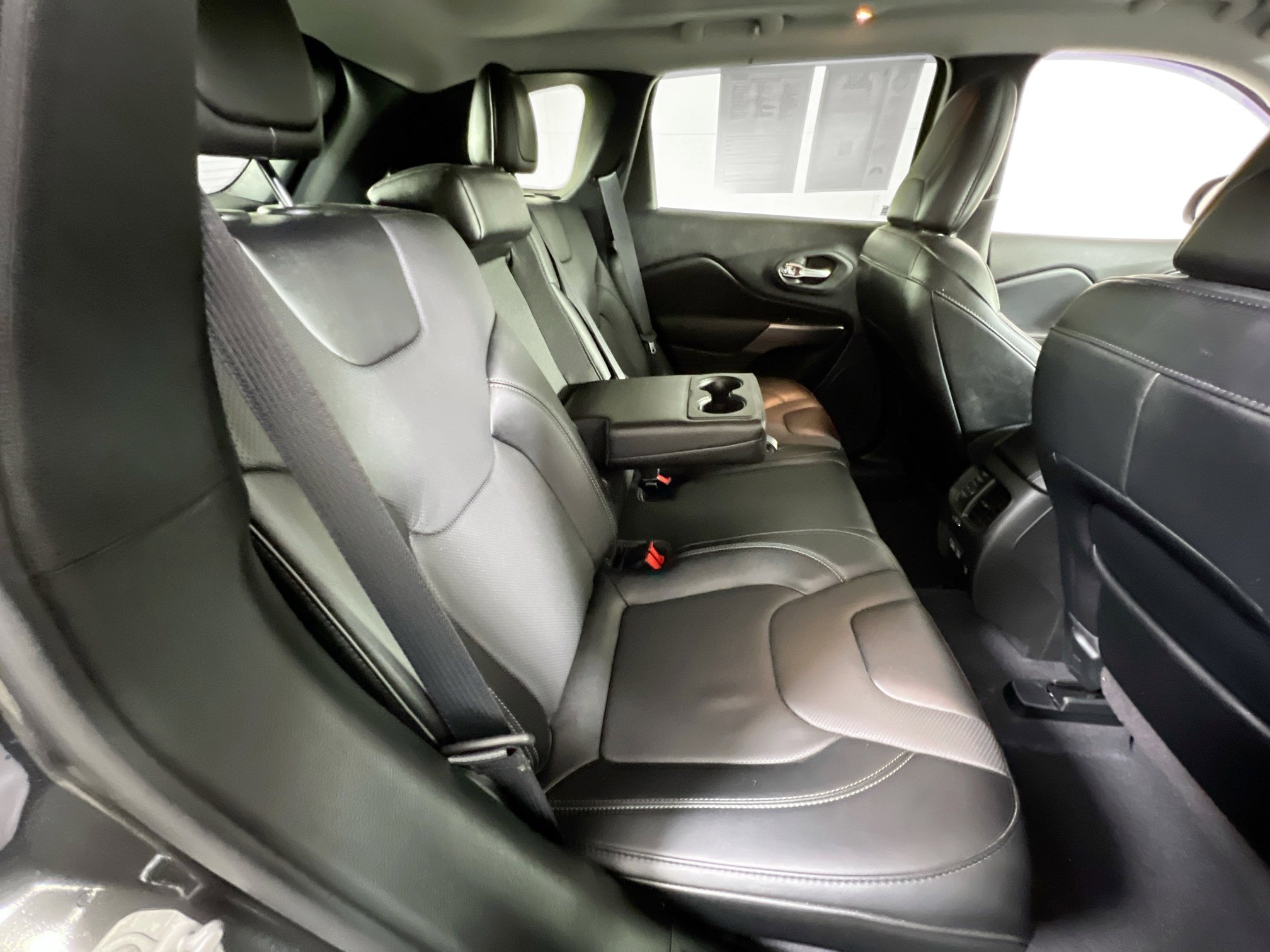 Used 2022 Jeep Cherokee Limited AWD/4WD image 26