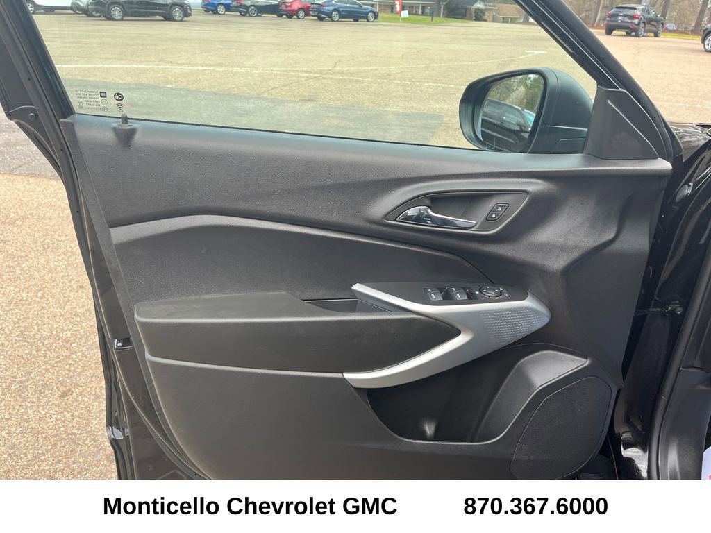 Used 2025 Chevrolet Trax LS image 9