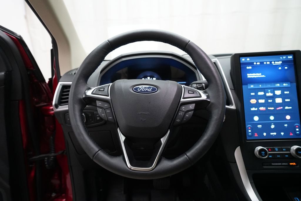 Used 2024 Ford Edge SEL w/ Convenience Package image 4