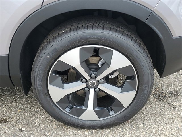 New 2026 Volvo XC40 B5 Plus w/ Protection Package Premier image 32