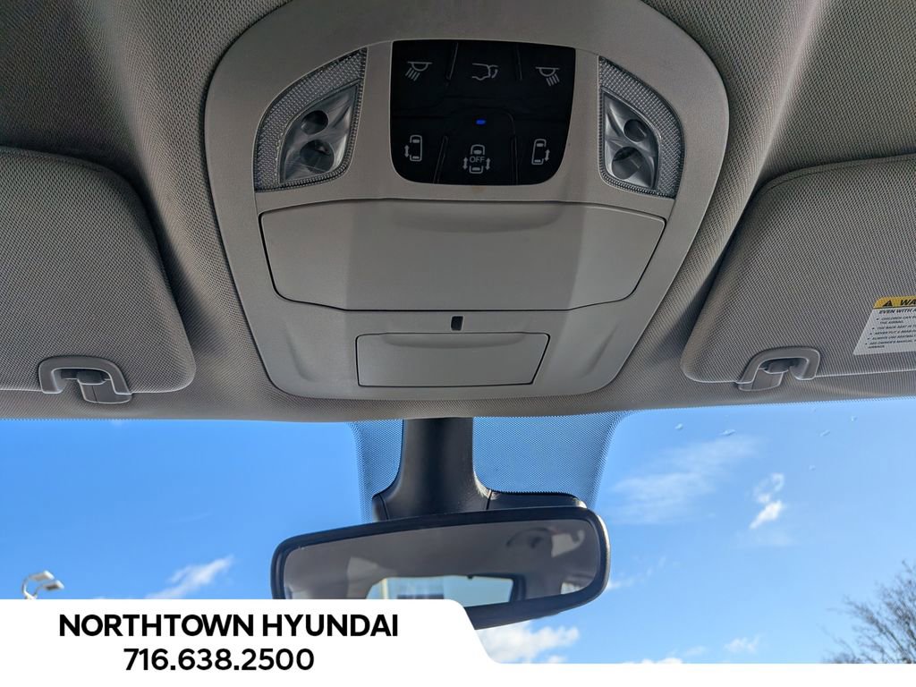 Used 2024 Chrysler Pacifica Touring-L image 27