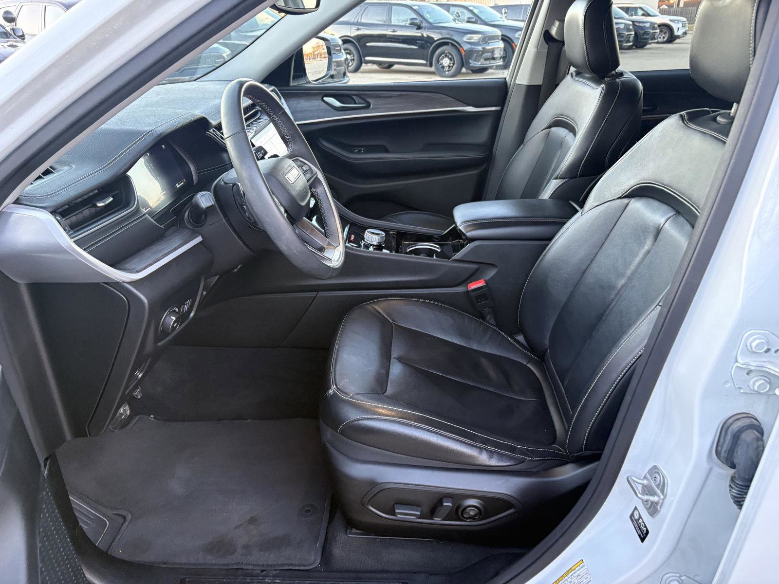 Used 2023 Jeep Grand Cherokee L Limited image 4