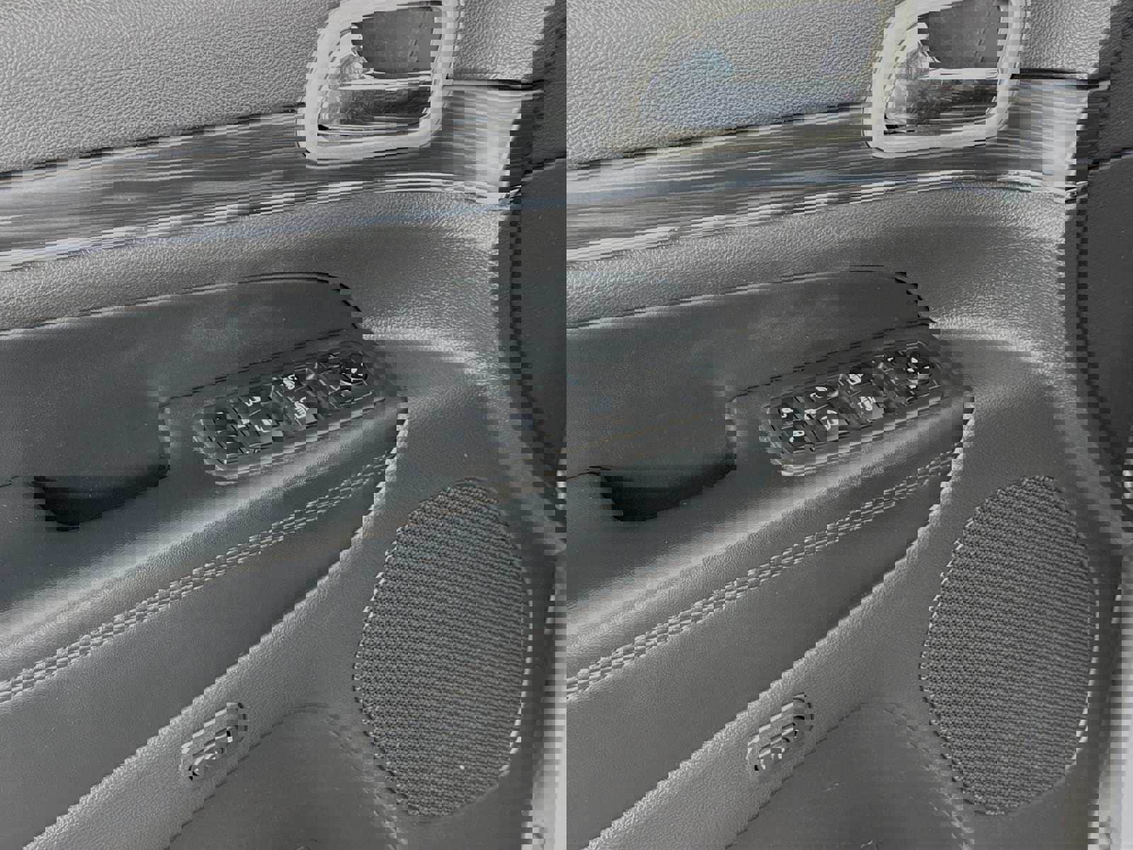 Used 2020 Jeep Grand Cherokee Limited w/ Premium Lighting Group image 19