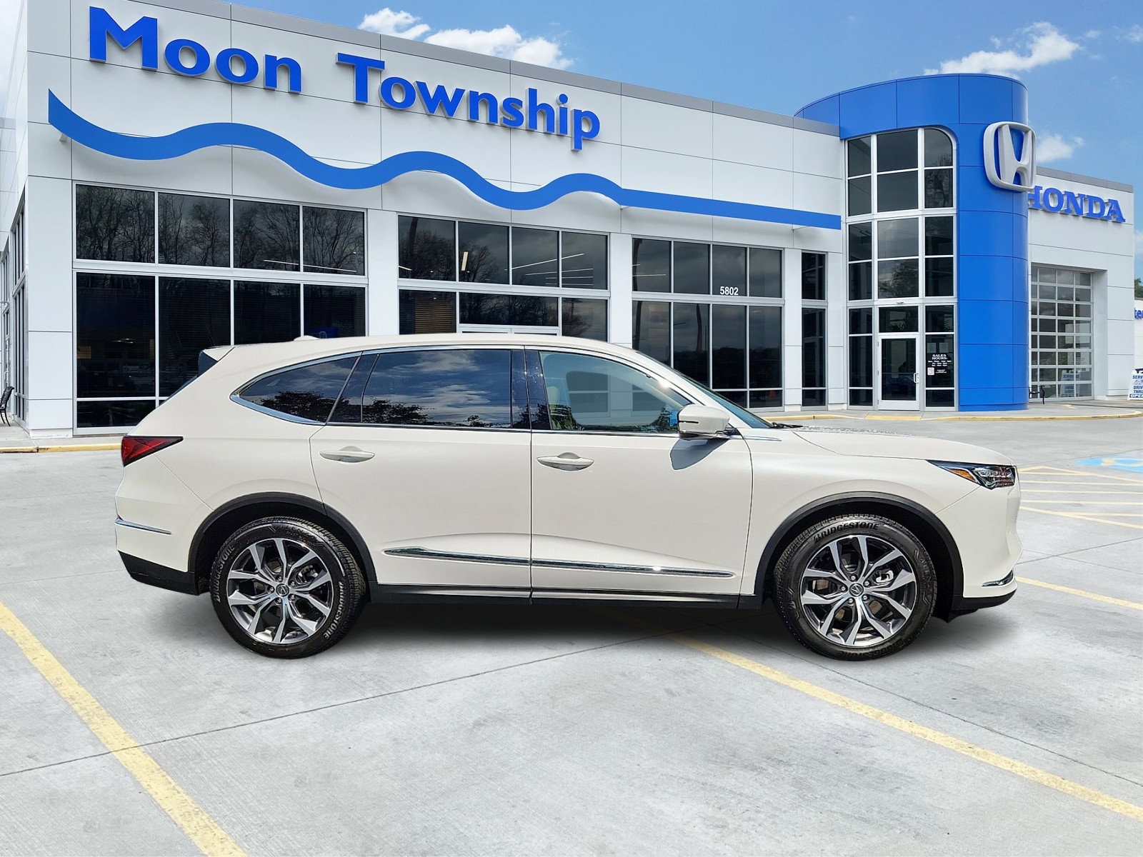 Used 2023 Acura MDX SH-AWD w/ Technology Package image 7