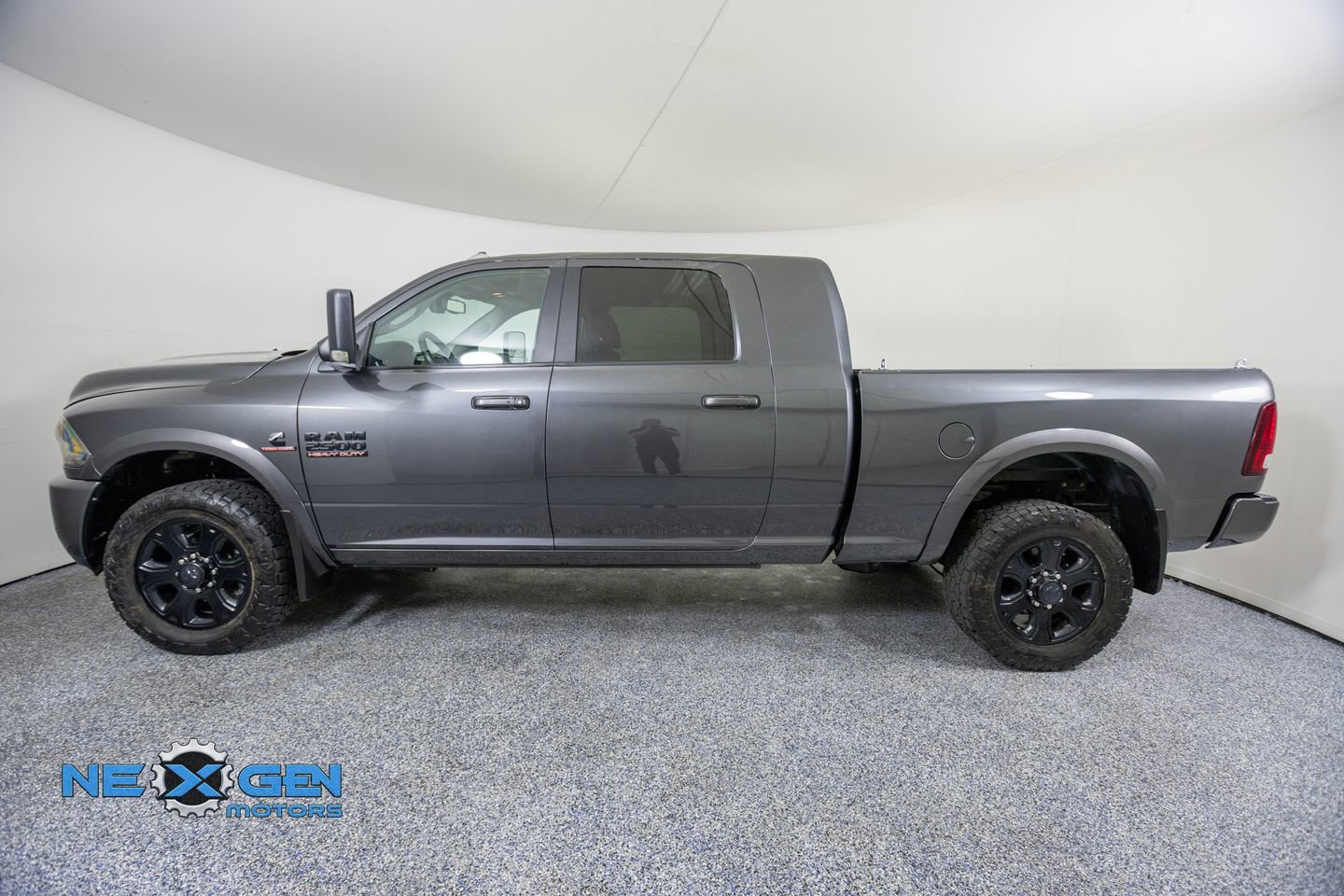 Used 2016 RAM 2500 Laramie w/ Sport Appearance Group AWD/4WD image 4