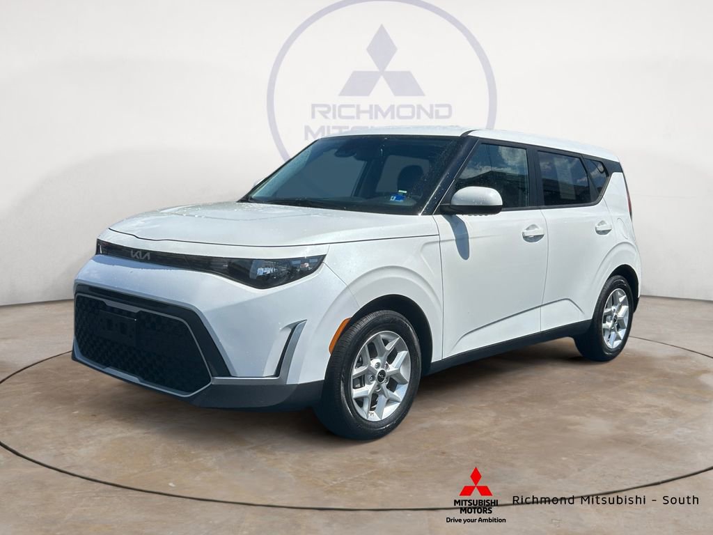 Used 2024 Kia Soul LX w/ Option Group 015 FWD image 7