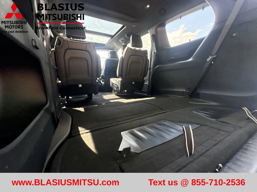 Used 2023 Chrysler Pacifica Limited w/ S Appearance Package FWD image 38