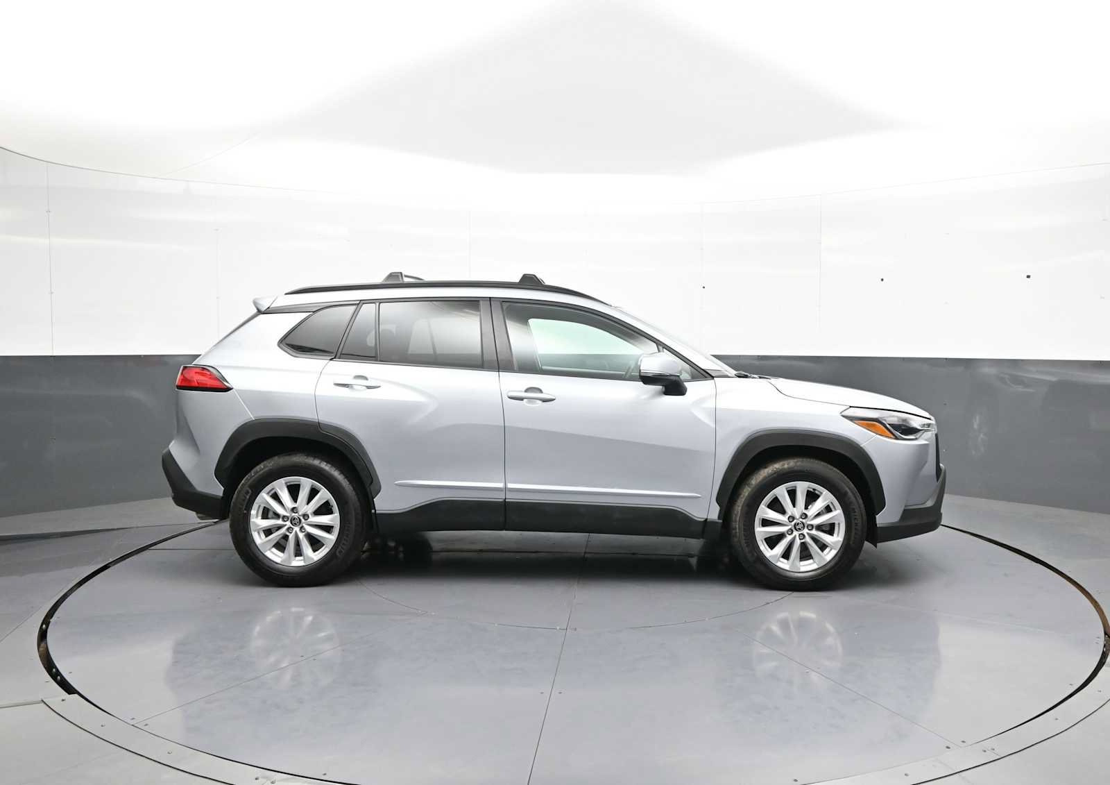 Used 2024 Toyota Corolla Cross LE w/ Moonroof Package AWD/4WD image 4