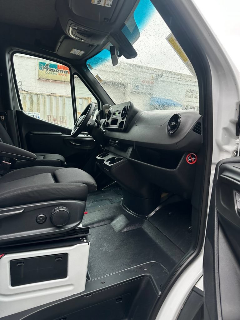 Used 2021 Mercedes-Benz Sprinter 3500 image 29
