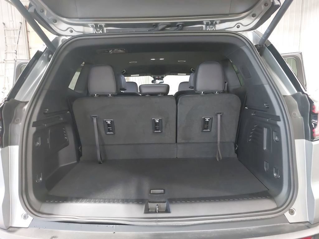 New 2025 GMC Acadia AT4 w/ LPO, Floor Liner Package AWD/4WD image 13