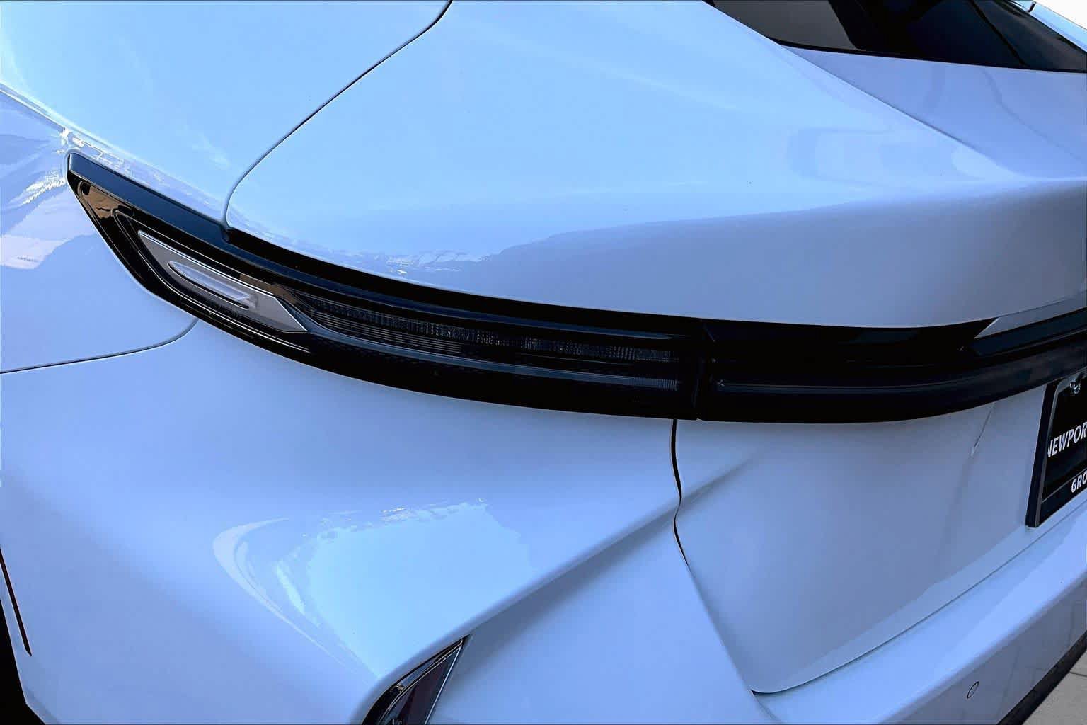 New 2026 Lexus ES 350e FWD image 12