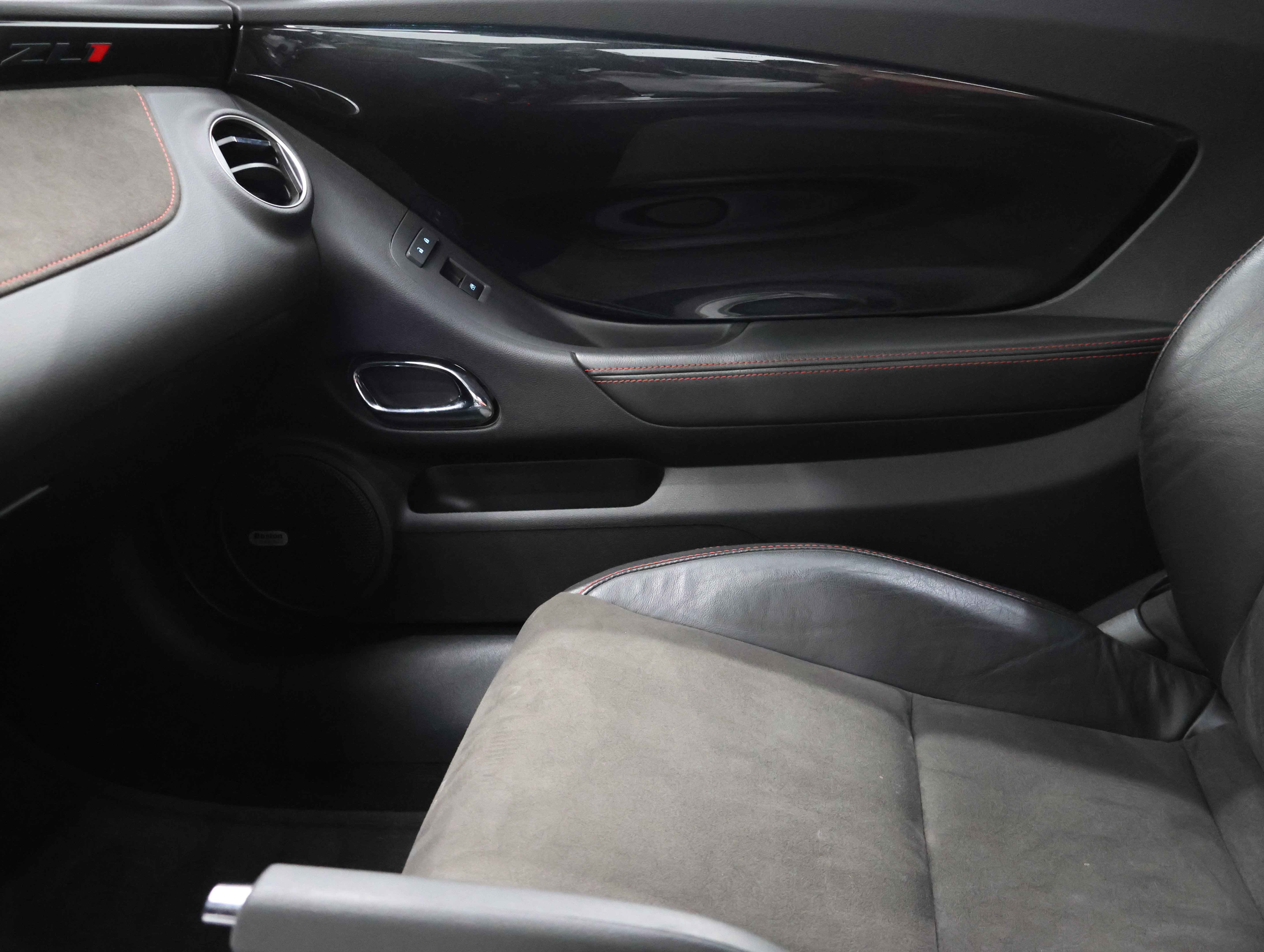 Used 2015 Chevrolet Camaro ZL1 RWD image 13